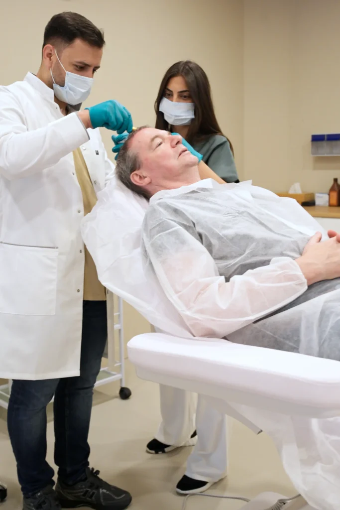 Specialisten voeren Exosoomtherapie behandeling uit bij Armeda Clinics in Eindhoven